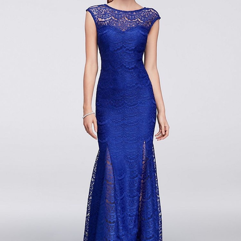 Scalloped Lace Mermaid Gown *Perfect Condition*